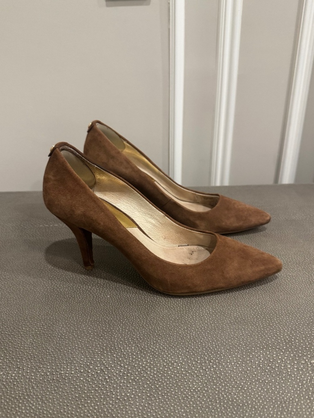 Michael Kors Dorothy Flex Caramel Brown Suede Pointed Toe Pumps 7.5M